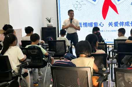 “真情暖童心，關(guān)愛伴成長”雅福家人子女暖心公益活動圓滿落幕！