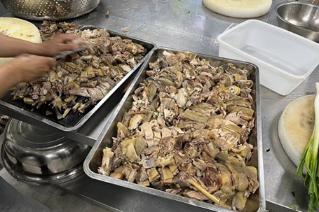 敬事如神 待客若親